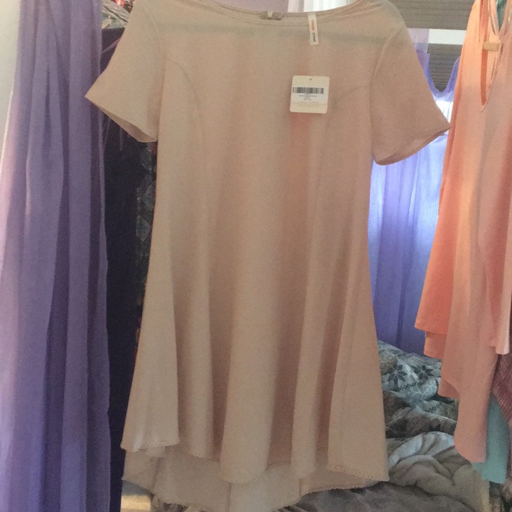 Taupe scoop neck shift dress